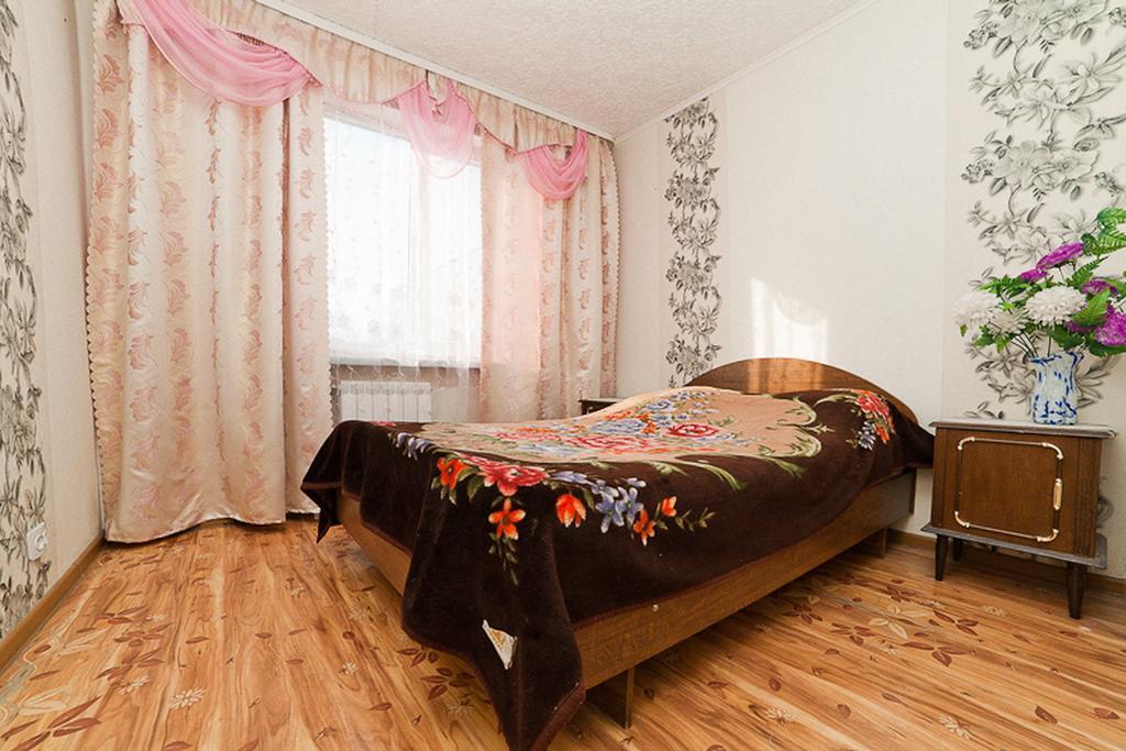 Zhemchuzhina Apartments Ekaterinburg Room photo