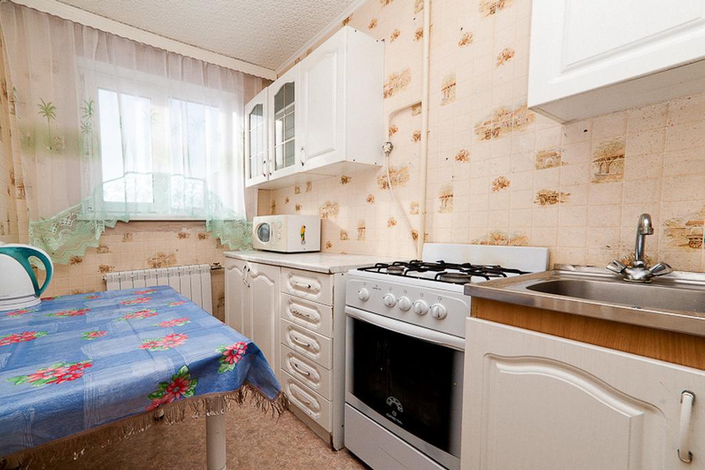 Zhemchuzhina Apartments Ekaterinburg Room photo